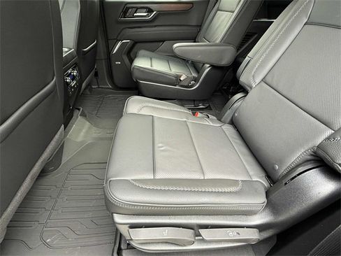New 2026 GMC Yukon Denali w/ Denali Reserve Package image 4