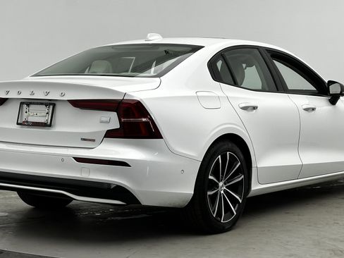 Used 2023 Volvo S60 T8 Plus image 8