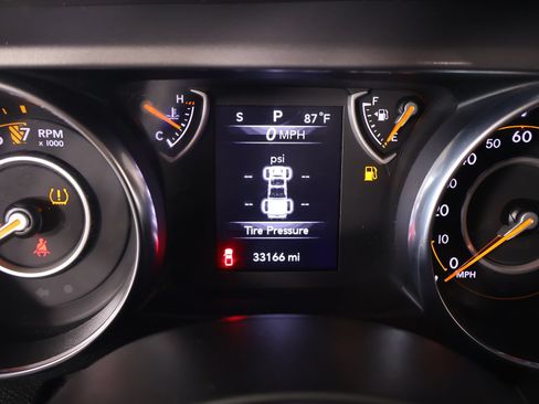 Used 2023 Jeep Gladiator Sport AWD/4WD image 4