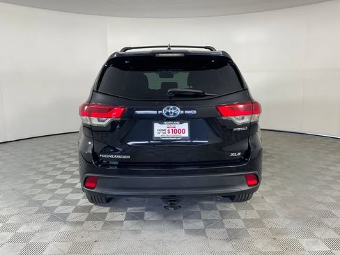 Used 2017 Toyota Highlander XLE AWD/4WD image 16