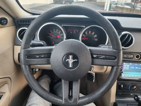 Used 2005 Ford Mustang Deluxe image 17