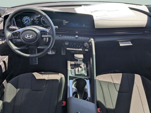 New 2025 Hyundai Elantra SEL FWD image 16