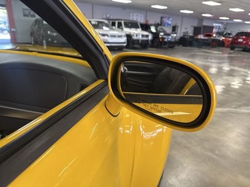 Used 2004 Chevrolet SSR w/ Preferred Equipment Group RWD image 17