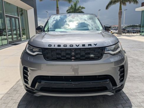 New 2025 Land Rover Discovery Dynamic SE image 8