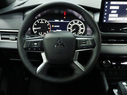 New 2026 Mitsubishi Outlander LE FWD image 21