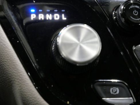 Used 2023 Chrysler Pacifica Touring-L image 22