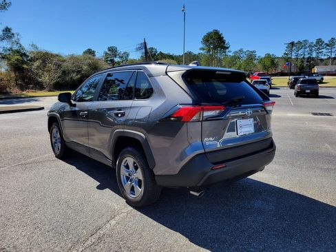 Used 2022 Toyota RAV4 XLE image 4