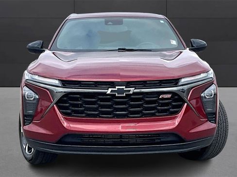 Used 2024 Chevrolet Trax RS w/ Sunroof Package image 2