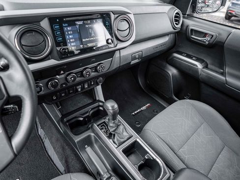 Used 2019 Toyota Tacoma TRD Off-Road image 32