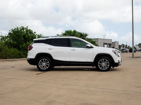 Used 2022 GMC Terrain SLT w/ LPO, Cargo Package FWD image 3