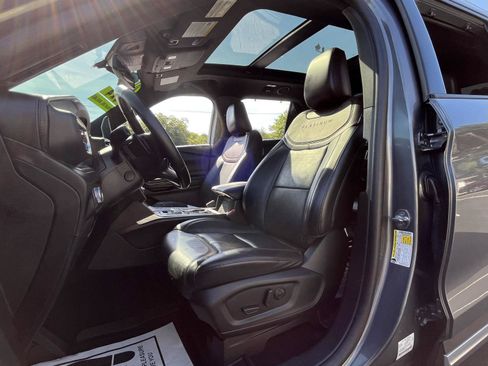 Used 2021 Ford Explorer Platinum w/ Equipment Group 601A AWD/4WD image 5