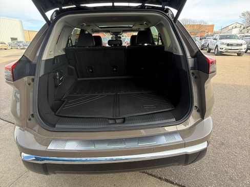 Used 2024 Nissan Rogue Platinum image 19