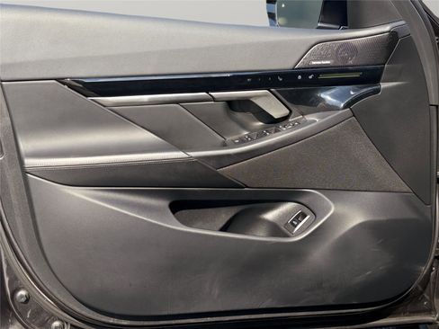 Used 2024 BMW 530i xDrive w/ Premium Package image 23