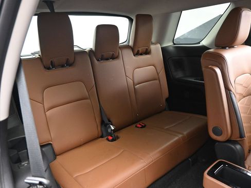 Certified 2025 Nissan Pathfinder Platinum FWD image 14