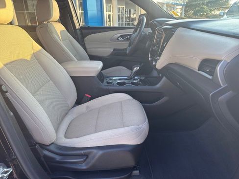 Used 2022 Chevrolet Traverse LS image 16