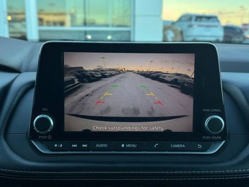 Used 2023 Nissan Rogue S image 29