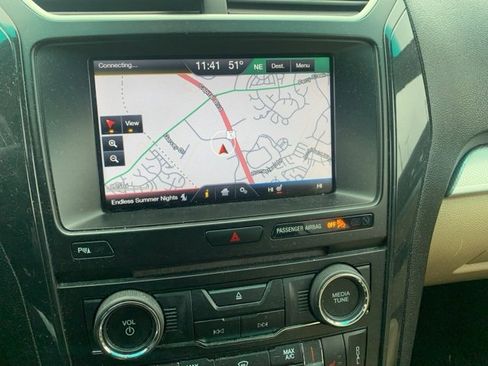 Used 2016 Ford Explorer XLT w/ Equipment Group 202A image 12