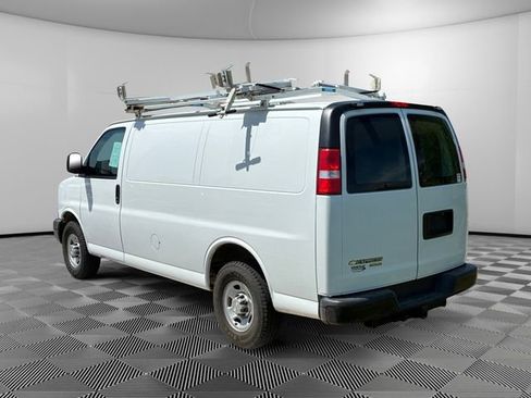 Used 2015 Chevrolet Express 2500 RWD image 3