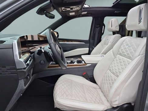 Certified 2025 Cadillac Escalade Sport Platinum AWD/4WD image 10