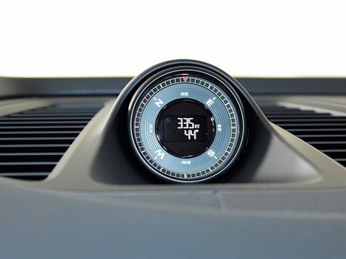 New 2025 Porsche Macan 4S Electric image 16