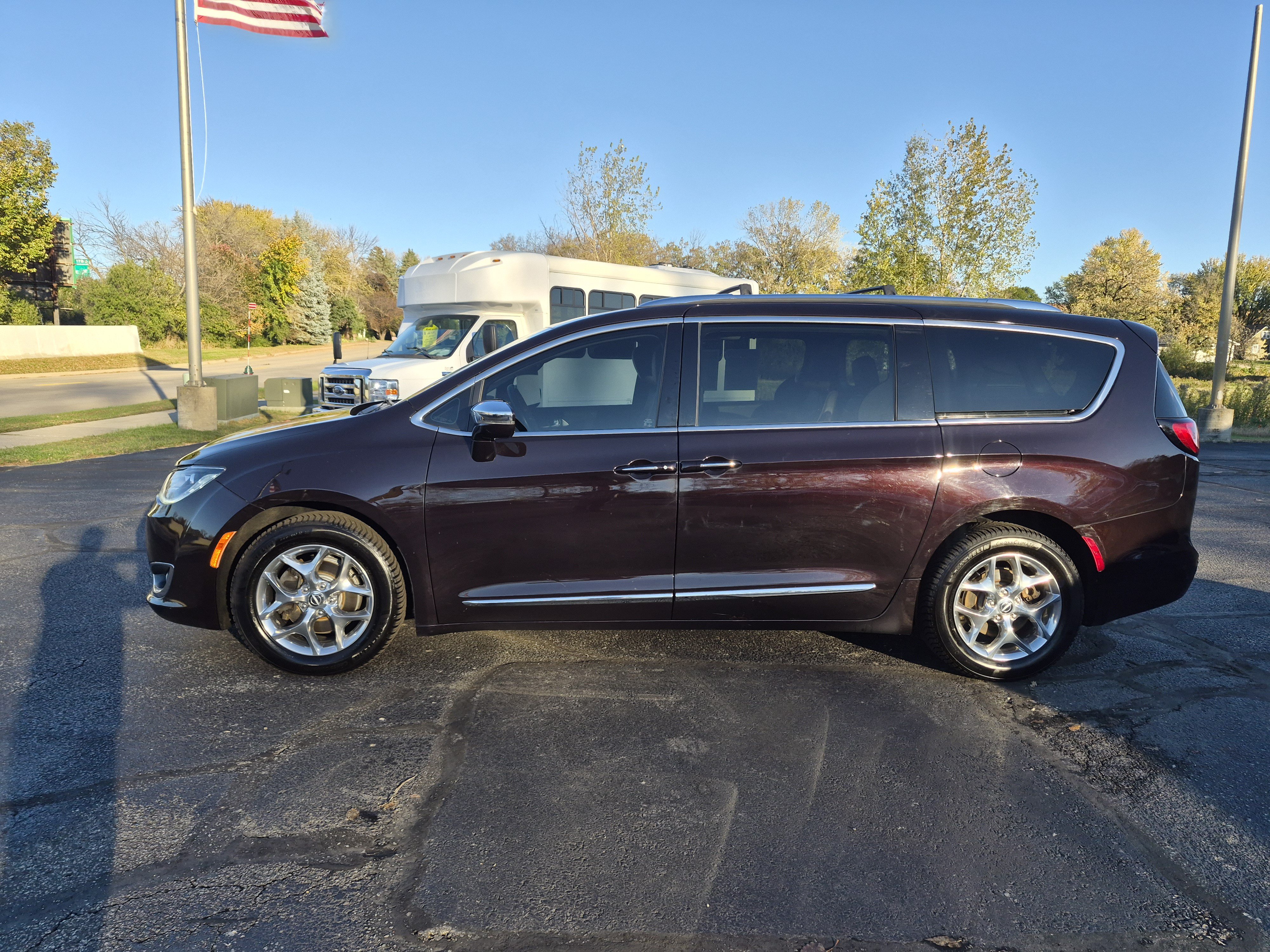 Used 2017 Chrysler Pacifica Limited FWD image 5