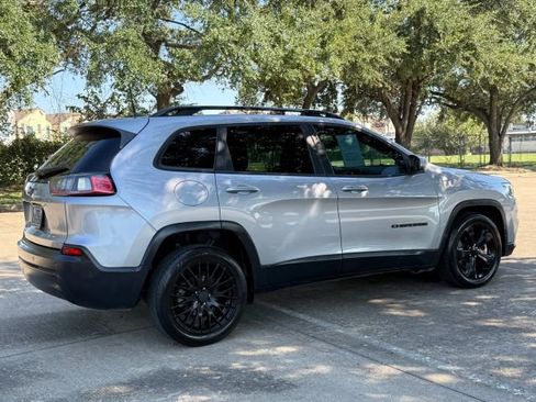 Used 2020 Jeep Cherokee Latitude Plus image 5