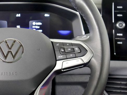 Used 2025 Volkswagen Jetta SE w/ Sunroof Package image 48