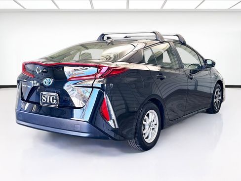 Used 2022 Toyota Prius Prime LE image 4