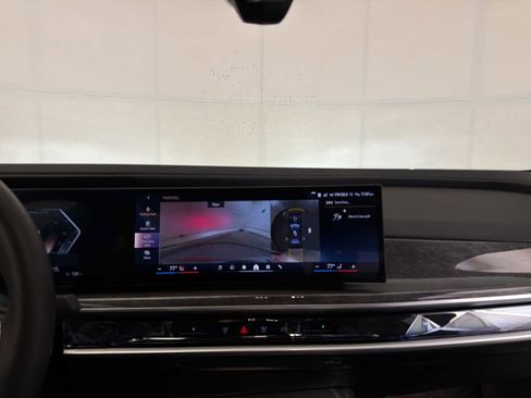 Certified 2023 BMW i7 xDrive60 w/ Executive Package 2 image 15