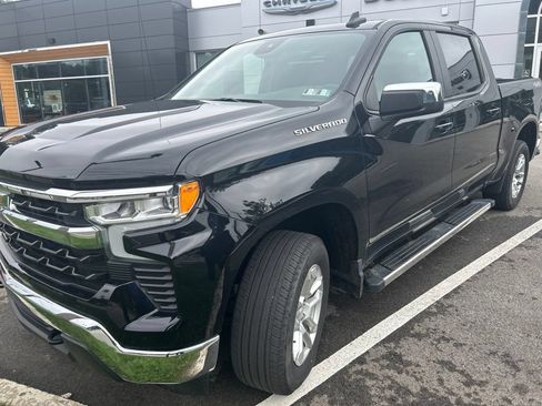 Used 2024 Chevrolet Silverado 1500 LT AWD/4WD image 3