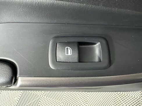 Used 2019 Jeep Cherokee Limited image 41