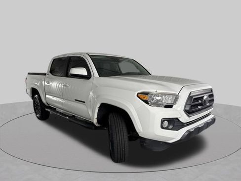 Used 2020 Toyota Tacoma SR5 w/ SR5 Appearance Package (SM) RWD image 4