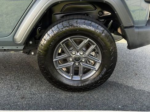 Used 2025 Jeep Wrangler Unlimited Sport AWD/4WD image 11