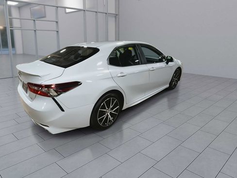 Used 2024 Toyota Camry SE FWD image 8