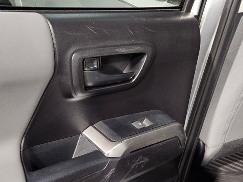 Used 2020 Toyota Tacoma SR5 image 33