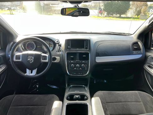 Used 2014 Dodge Grand Caravan SXT w/ UConnect Hands-Free Group FWD image 15