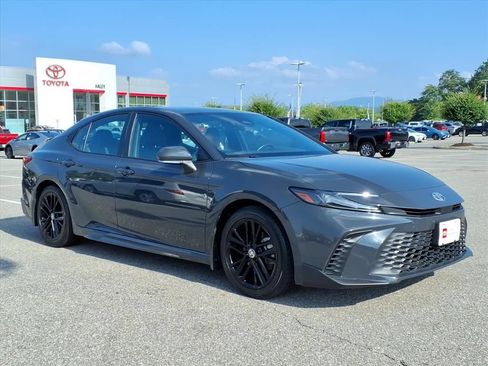 Certified 2025 Toyota Camry SE FWD image 2