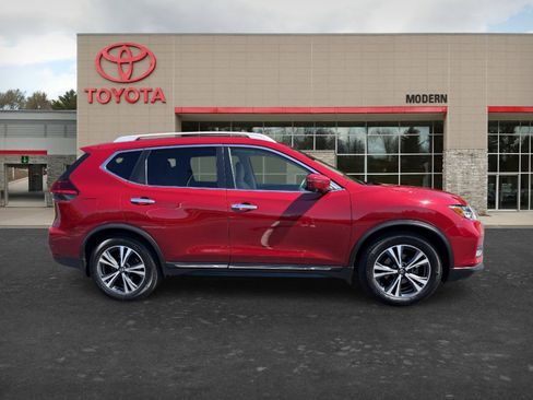 Used 2017 Nissan Rogue SL w/ SL Premium Package FWD image 4