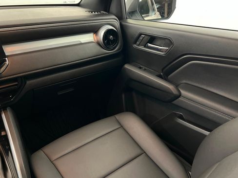 Used 2024 Chevrolet Colorado LT w/ LT Convenience Package III RWD image 11