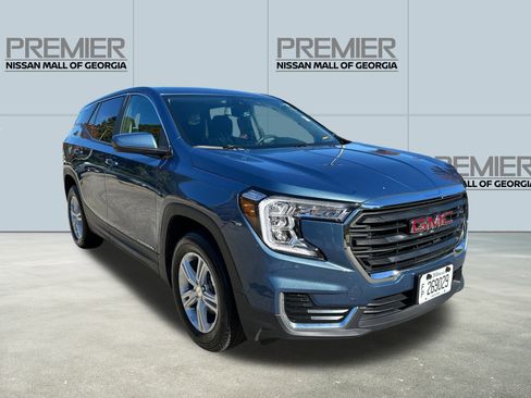 Used 2024 GMC Terrain SLE image 3