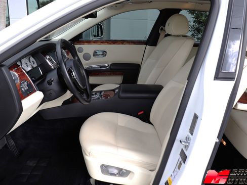 Used 2010 Rolls-Royce Ghost image 16