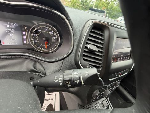 Used 2019 Jeep Cherokee Latitude Plus AWD/4WD image 34