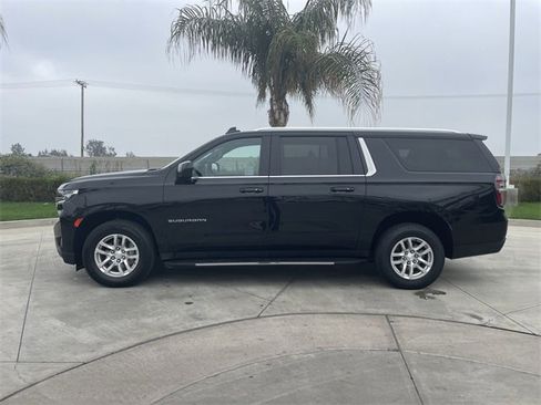 Used 2023 Chevrolet Suburban LT image 5