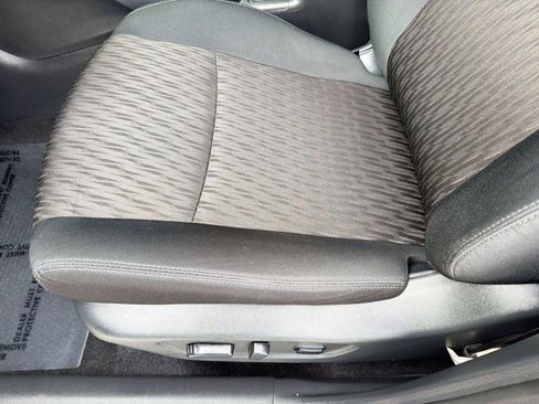 Used 2018 Nissan Rogue SV FWD image 14