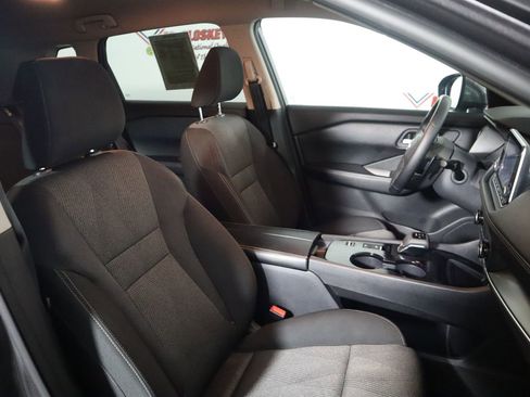 Used 2025 Nissan Rogue SV image 33