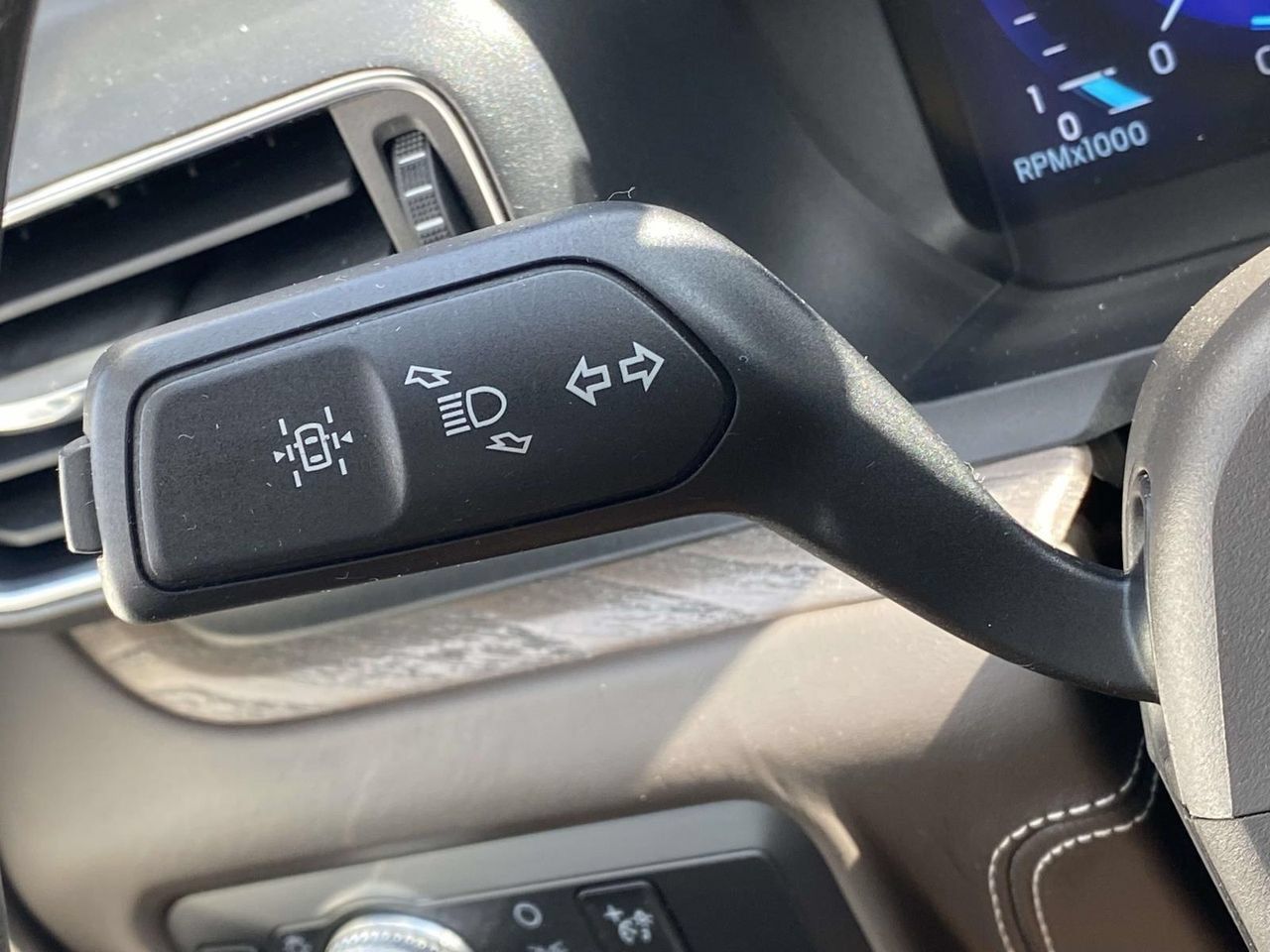 Used 2020 Ford Explorer Platinum w/ Premium Technology Package AWD/4WD image 24