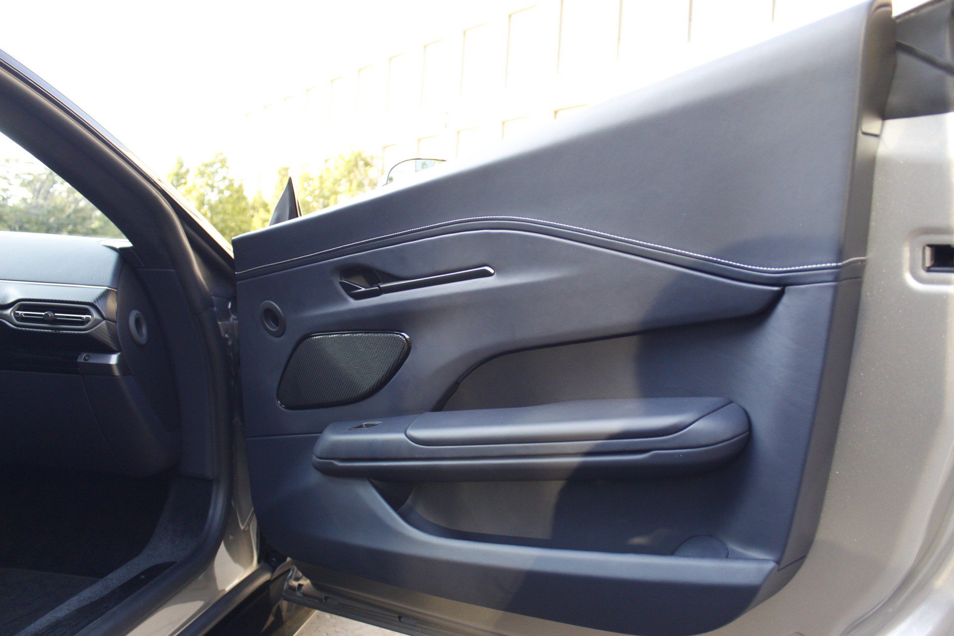 Used 2025 Aston Martin V8 Vantage Coupe RWD image 42