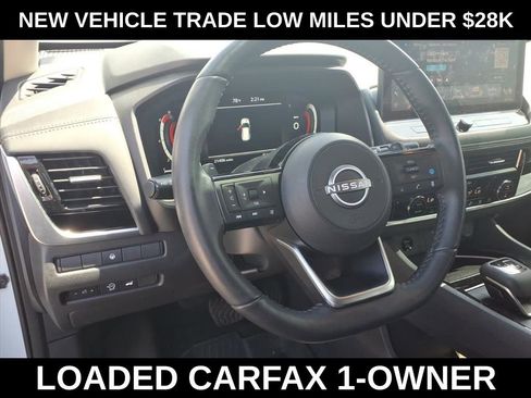 Used 2024 Nissan Rogue SL w/ SL Premium Package image 16