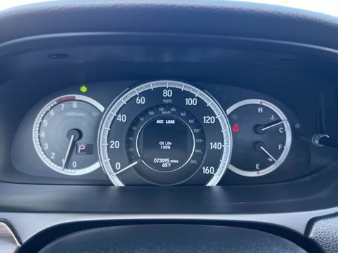 Used 2016 Honda Accord Touring image 11