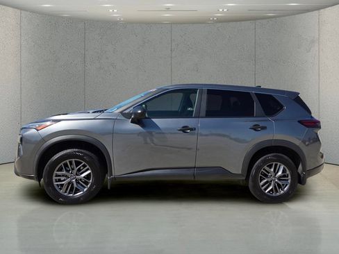 Used 2026 Nissan Rogue S FWD image 2